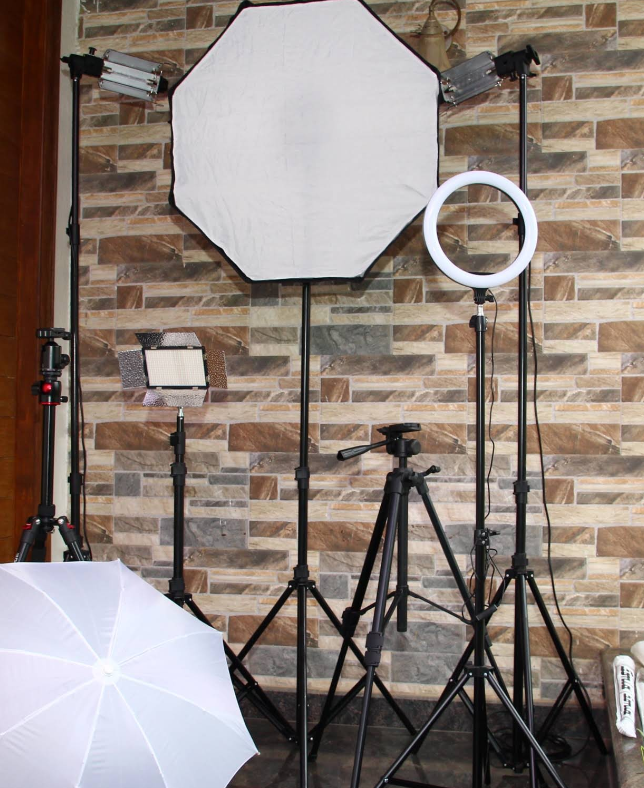 Candid Lenses Portfolio Studio photo 1