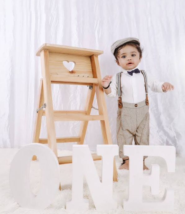 R Photo Studio